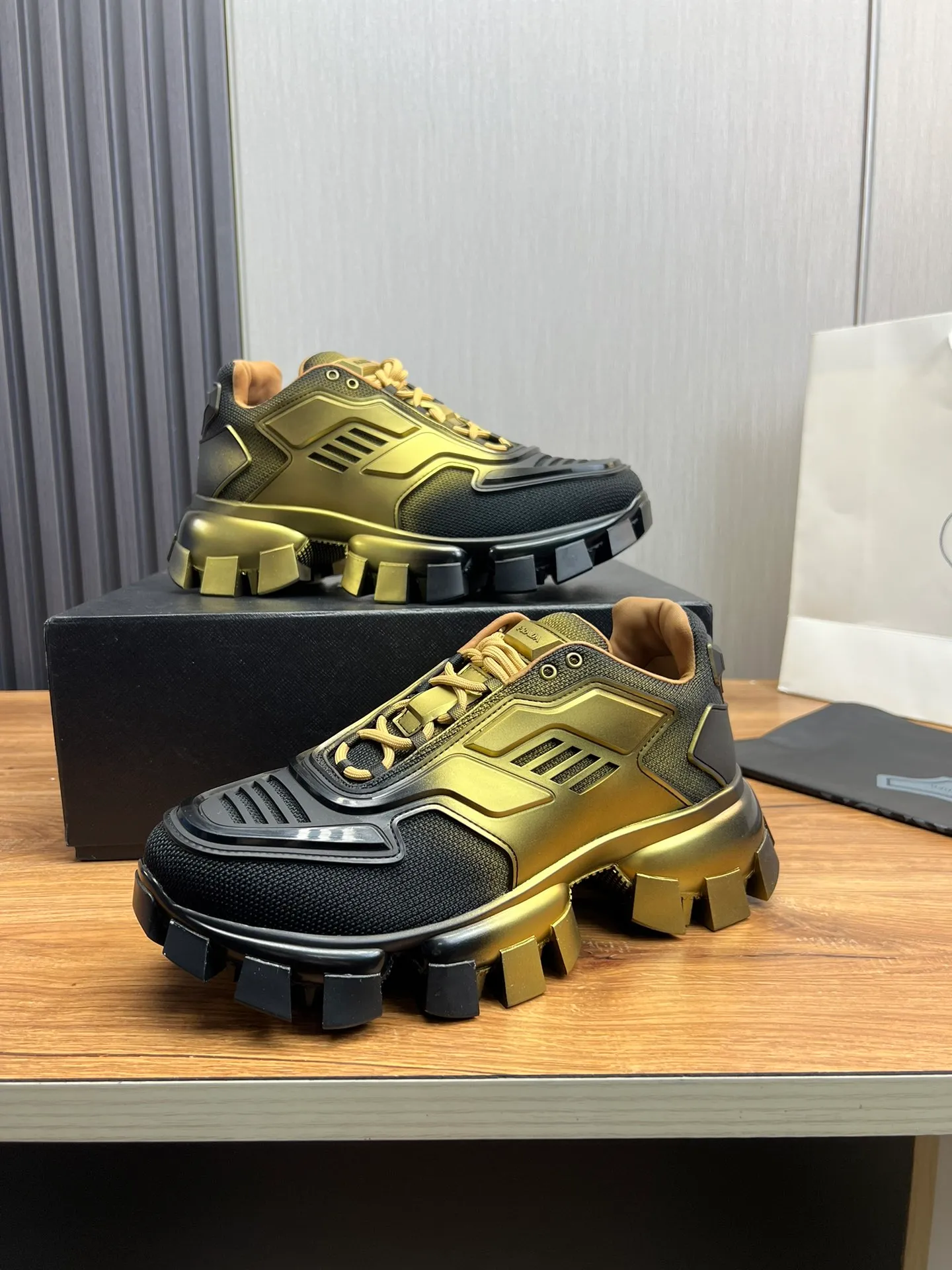 Men's shoes 💰680💰 [PRADA] Popular thick-soled shoes for couples 👩‍❤️‍👨 Available all year round ✔️Official website synchronization Original fly-woven film color change process + cowhide lining, 1⃣️ vs 1⃣️ replica, original original sole, 36-45 (45 is custom-made and cannot be returned or exchanged)